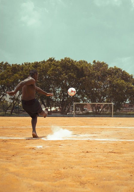 克瓦拉茨赫利亚双响炮率巴黎5-0大胜雷恩，重返争冠正轨